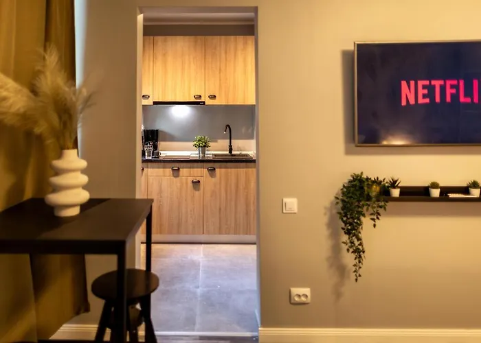 Charming With Parking - The Perfect Getaway Appartement