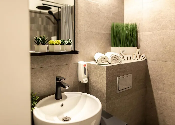 Charming With Parking - The Perfect Getaway Appartement *