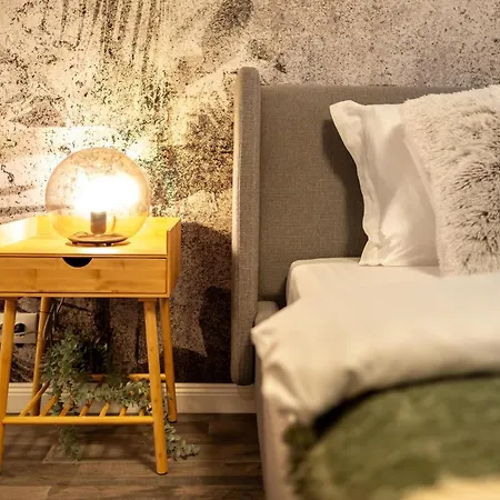 Charming With Parking - The Perfect Getaway Bucarest