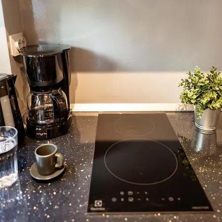 Charming With Parking - The Perfect Getaway Bucarest