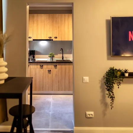 Charming With Parking - The Perfect Getaway Appartement