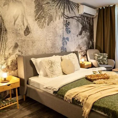 Charming With Parking - The Perfect Getaway *