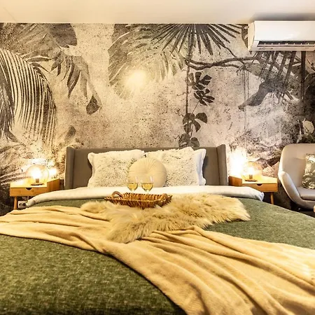 Charming With Parking - The Perfect Getaway Bucarest