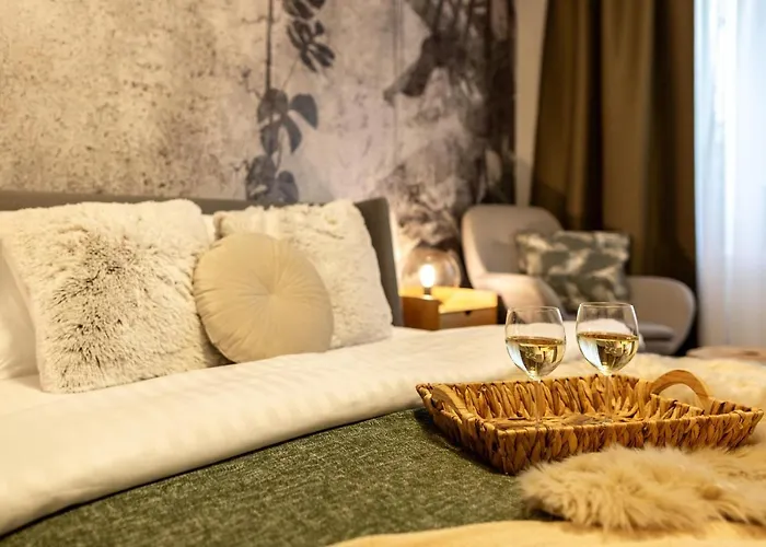 Charming With Parking - The Perfect Getaway