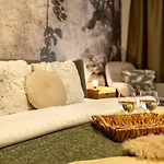 Charming With Parking - The Perfect Getaway