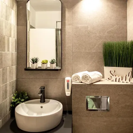 Charming With Parking - The Perfect Getaway *